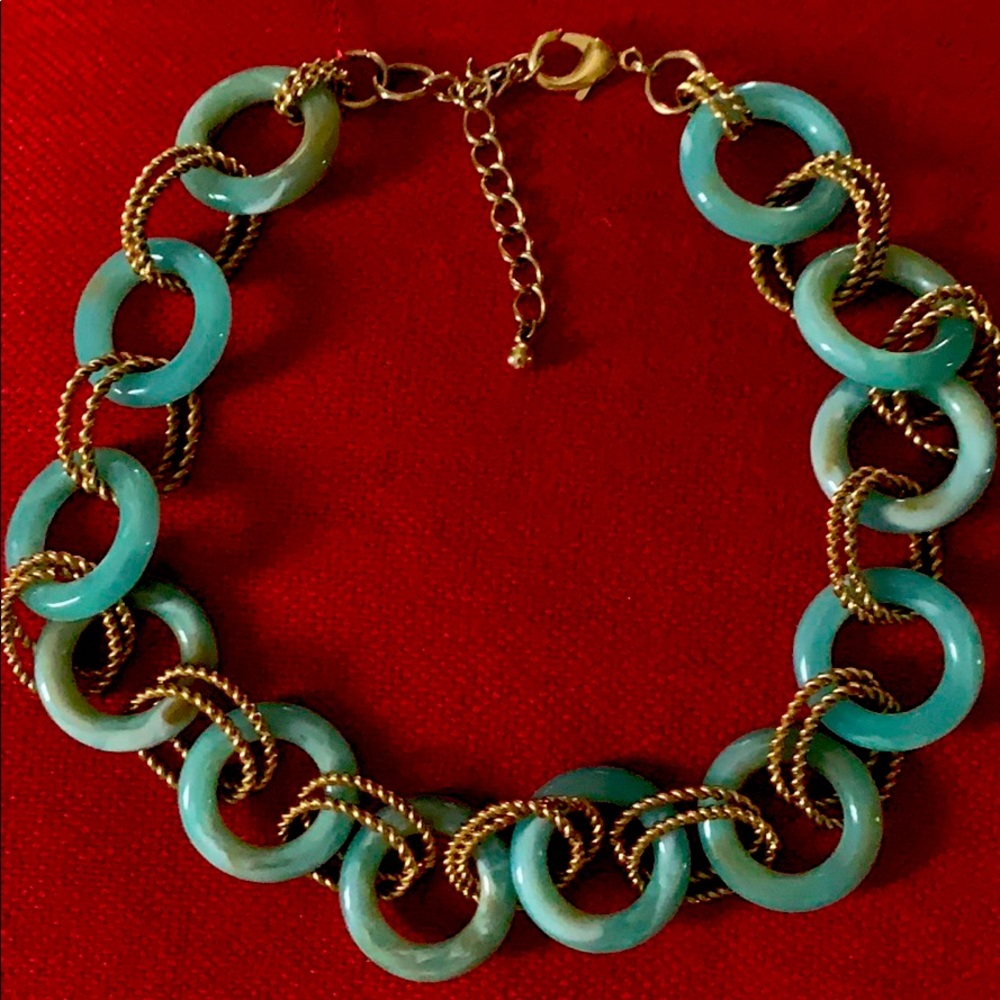 Green/goldtone necklace